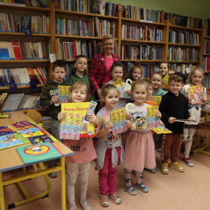 pokaż obrazek - Wizyta przedszkolaków w szkolnej bibliotece