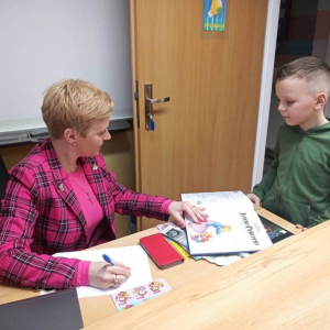 pokaż obrazek - Wizyta przedszkolaków w szkolnej bibliotece