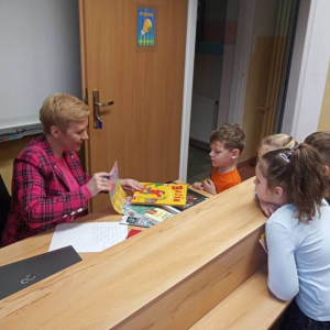 pokaż obrazek - Wizyta przedszkolaków w szkolnej bibliotece