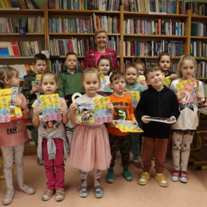 pokaż obrazek - Wizyta przedszkolaków w szkolnej bibliotece