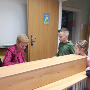 pokaż obrazek - Wizyta przedszkolaków w szkolnej bibliotece