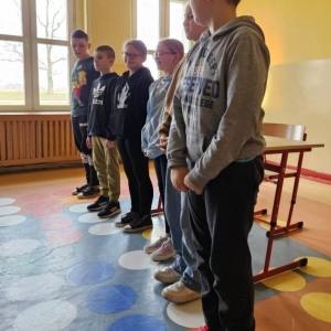 pokaż obrazek -  Teatrzyk kamishibai w wykonaniu uczniów klasy 4