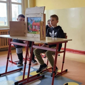 pokaż obrazek -  Teatrzyk kamishibai w wykonaniu uczniów klasy 4