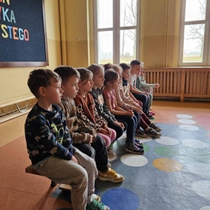 pokaż obrazek -  Teatrzyk kamishibai w wykonaniu uczniów klasy 4
