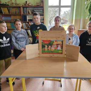 pokaż obrazek -  Teatrzyk kamishibai w wykonaniu uczniów klasy 4