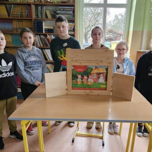 pokaż obrazek -  Teatrzyk kamishibai w wykonaniu uczniów klasy 4
