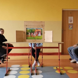 pokaż obrazek -  Teatrzyk kamishibai w wykonaniu uczniów klasy 4