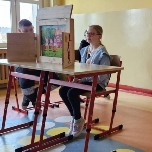 pokaż obrazek -  Teatrzyk kamishibai w wykonaniu uczniów klasy 4