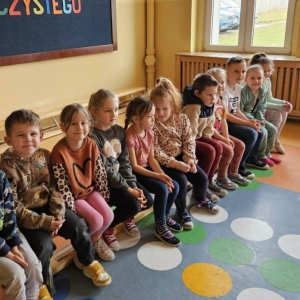 pokaż obrazek -  Teatrzyk kamishibai w wykonaniu uczniów klasy 4