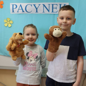 pokaż obrazek - Teatrzyk pacynek w wykonaniu dzieci z oddziału przedszkolnego