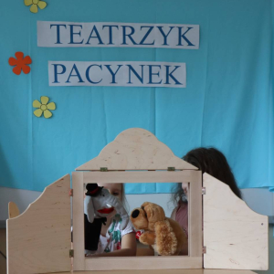 pokaż obrazek - Teatrzyk pacynek w wykonaniu dzieci z oddziału przedszkolnego