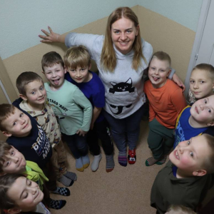 pokaż obrazek - 21 marca – Pierwszy Dzień Wiosny, Dzień Kolorowej Skarpetki i Dzień bez Plecaka