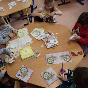 pokaż obrazek -  Ozdabiamy jajka – decoupage 