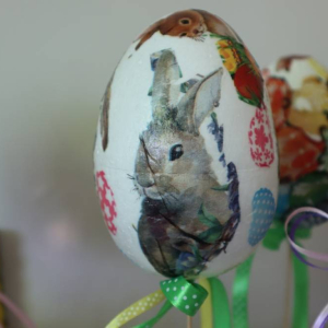 pokaż obrazek -  Ozdabiamy jajka – decoupage 
