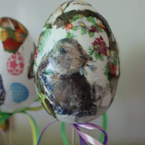 pokaż obrazek -  Ozdabiamy jajka – decoupage 