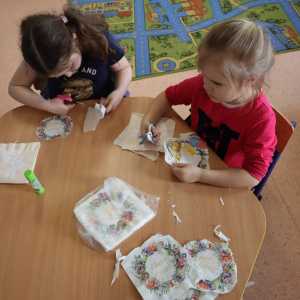 pokaż obrazek -  Ozdabiamy jajka – decoupage 