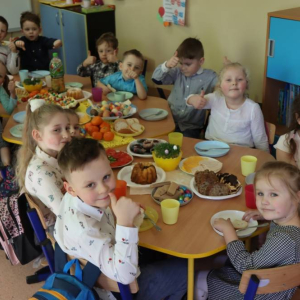pokaż obrazek -  Śniadanie wielkanocne w oddziale przedszkolnym 