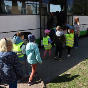 pokaż obrazek - Wyjazd na spektakl pt. „Królewna Śnieżka na wesoło”