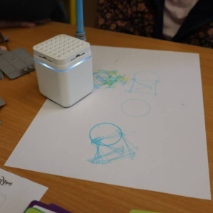 pokaż obrazek -  Roboty GeniBot na zajęciach rozwijających