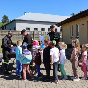 pokaż obrazek - Wizyta w siedzibie Ochotniczej Straży Pożarnej w Częstkowie 