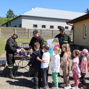 pokaż obrazek - Wizyta w siedzibie Ochotniczej Straży Pożarnej w Częstkowie 
