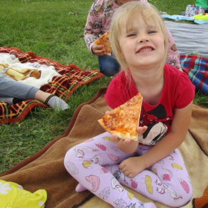 pokaż obrazek -  Piknik w szkolnym sadzie