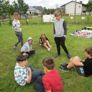 pokaż obrazek -  Piknik w szkolnym sadzie