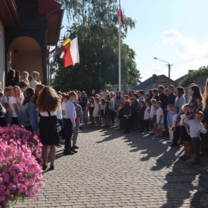 pokaż obrazek - Uroczyście rozpoczęliśmy rok szkolny 2024/2025