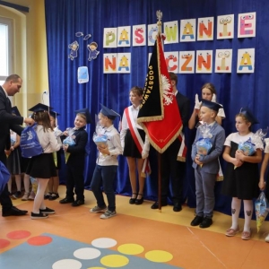 pokaż obrazek - Ślubowanie i pasowanie na ucznia