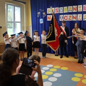 pokaż obrazek - Ślubowanie i pasowanie na ucznia