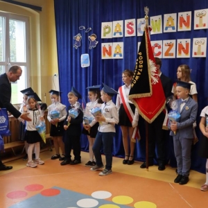 pokaż obrazek - Ślubowanie i pasowanie na ucznia