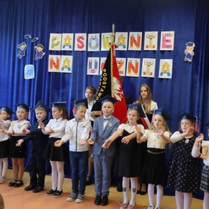 pokaż obrazek - Ślubowanie i pasowanie na ucznia