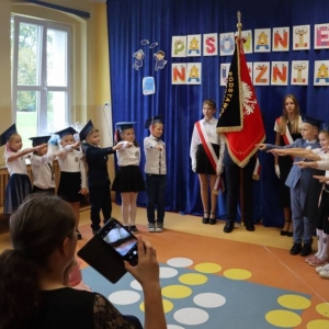 pokaż obrazek - Ślubowanie i pasowanie na ucznia