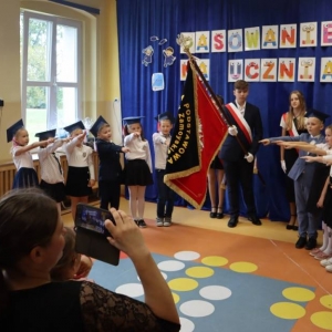 pokaż obrazek - Ślubowanie i pasowanie na ucznia