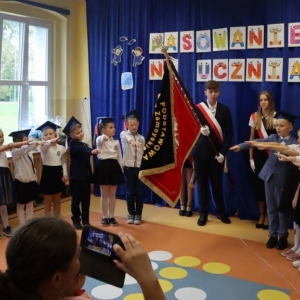 pokaż obrazek - Ślubowanie i pasowanie na ucznia