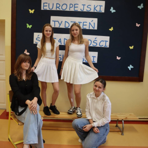 pokaż obrazek - Klasowe zdjęcie nawiązujące do sławnej osoby z dysleksją