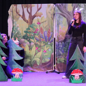 pokaż obrazek - Występ grupy teatralnej