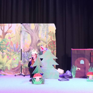 pokaż obrazek - Występ grupy teatralnej
