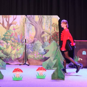 pokaż obrazek - Występ grupy teatralnej