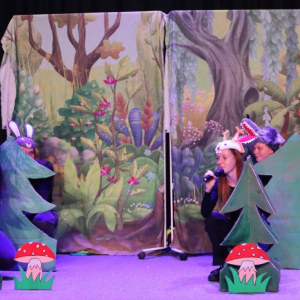 pokaż obrazek -  Występ grupy teatralnej