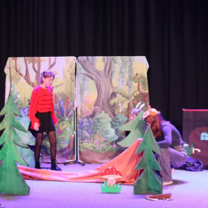 pokaż obrazek - Występ grupy teatralnej