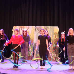 pokaż obrazek - Występ grupy teatralnej