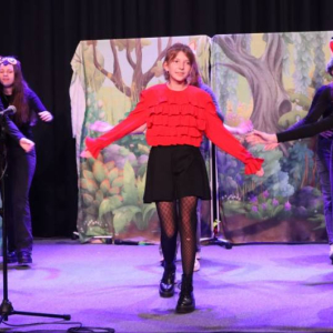 pokaż obrazek - Występ grupy teatralnej