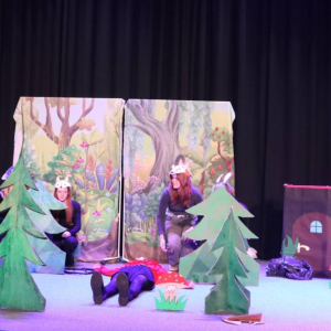 pokaż obrazek - Występ grupy teatralnej