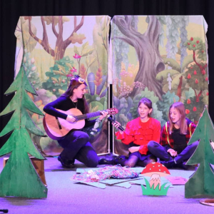 pokaż obrazek - Występ grupy teatralnej