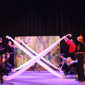 pokaż obrazek - Występ grupy teatralnej