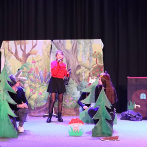 pokaż obrazek - Występ grupy teatralnej