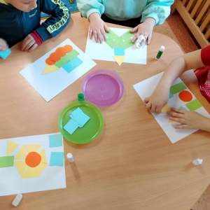 pokaż obrazek -  Figury geometryczne w zabawie