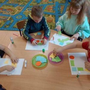 pokaż obrazek -  Figury geometryczne w zabawie