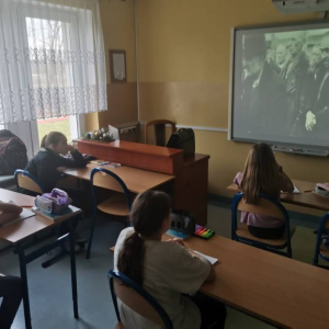 pokaż obrazek - Międzynarodowy Dzień Pamięci o Ofiarach Holokaustu